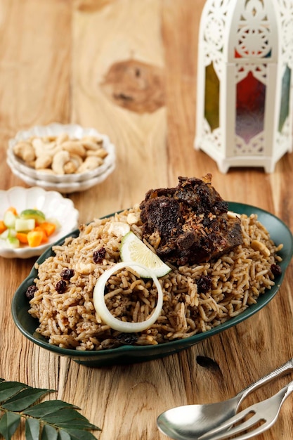 Mouton biryani Poulet biryani Spicy Indian Malabar biryani Hyderabadi biryani Dum Biriyani pulao pot en argile Kerala Inde Sri Lanka Pakistan riz basmati riz mixte plat viande curry Ramadan Kareem Eid