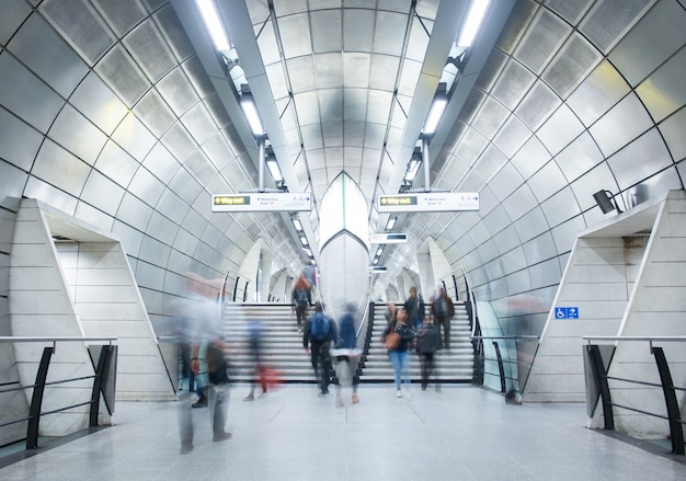 Mouvement Des Voyageurs Dans La Gare De Tube, Londres