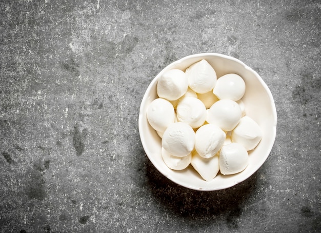 Mozzarella dans un bol.