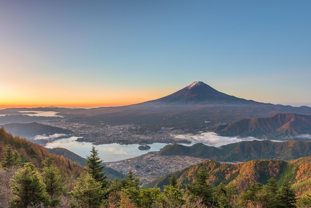 Mt Fuji Japon sur le lac Kawaguchi