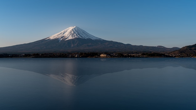 Mt Fuji reflet sur l'eau, paysage au lac Kawaguchi