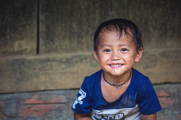 Mu Cang Chai Vietnam 09272017 Portrait d'un petit garçon vietnamien qui sourit