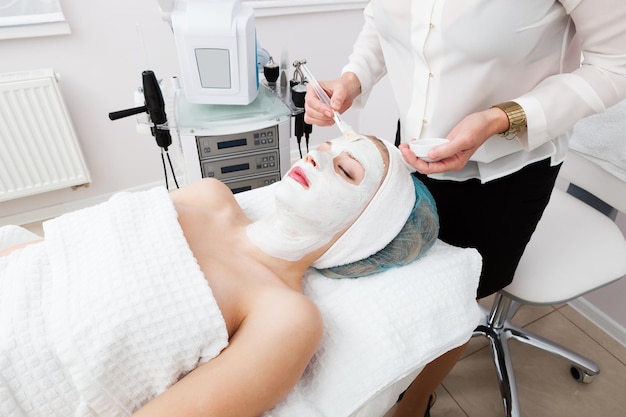 Mudpack dans un salon de beauté