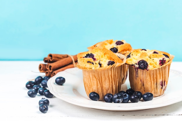 Muffin aux bleuets frais et cuit au four