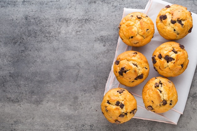 Muffins au chocolat vintage, mise au point sélective.