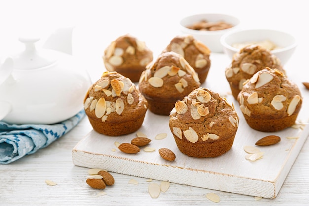 Muffins aux amandes effilées Cupcakes aux éclats de noix