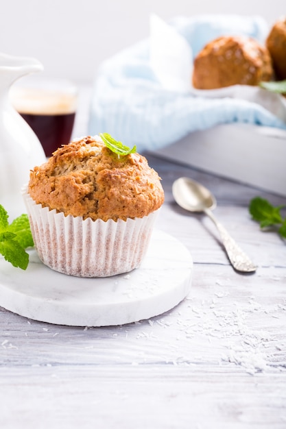 Muffins à la cannelle et à la noix de coco faits maison