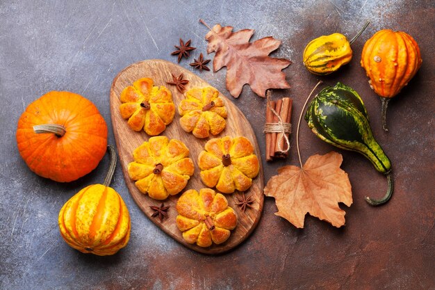 Muffins à la citrouille et diverses citrouilles