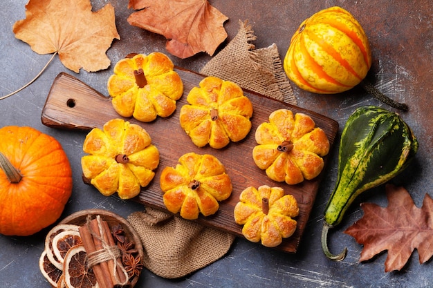 Muffins à la citrouille et diverses citrouilles