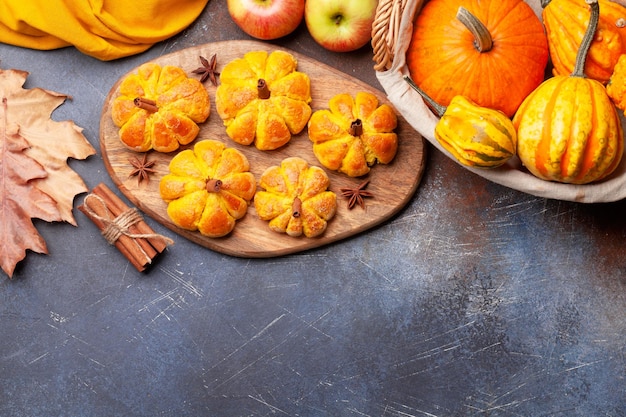 Muffins à la citrouille et diverses citrouilles