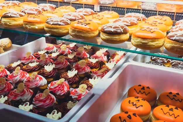 Muffins et cupcake décorés de crânes et de fantômes pour Halloween