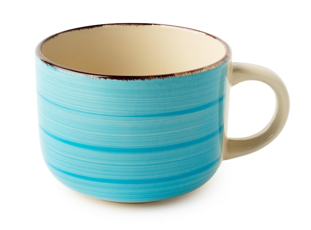 Mug en céramique de couleur isolé sur fond blanc