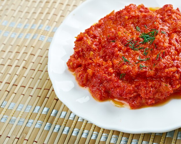 Muhammara - trempette au piment fort originaire d'Alep, en Syrie, dans les cuisines levantine et turque