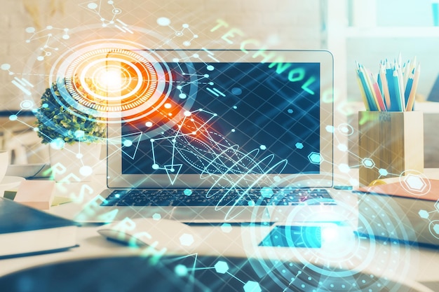 Multi-exposition du bureau avec ordinateur personnel et dessin sur le thème de la technologie Concept de Bigdata