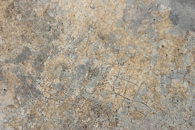 Mur de béton de ciment gris avec des fissures et fond de texture de moule