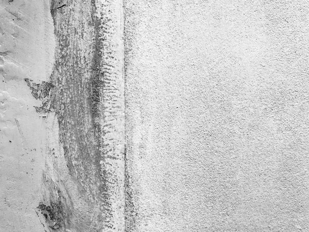 Mur de béton patiné et sale fond de texture en noir et blanc.