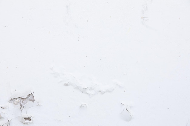 Mur blanc avec une texture de fond de peinture pourrie