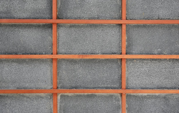 Mur de blocs gris avec grille carrée en bois de style japonais en arrière-plan