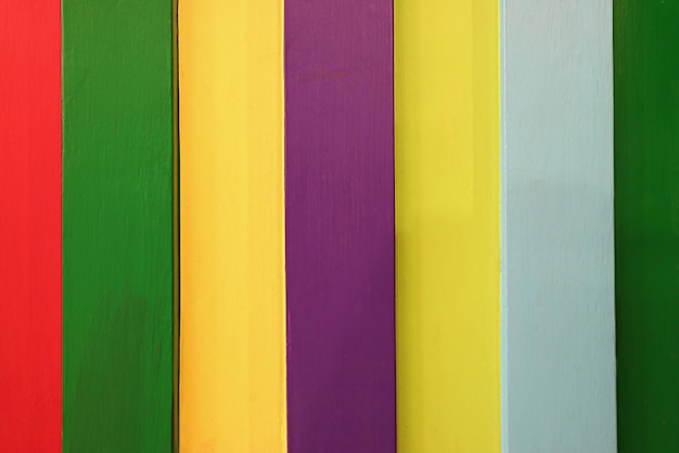 Mur en bois à rayures verticales multicolores pour fond abstrait