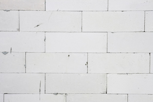 Mur de briques en béton léger et blanc