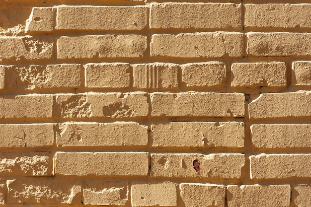 Mur de briques jaune clair