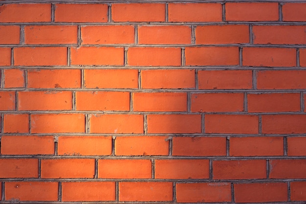 mur de briques rouges avec fond coloré lumineux de lumière du soir du coucher du soleil