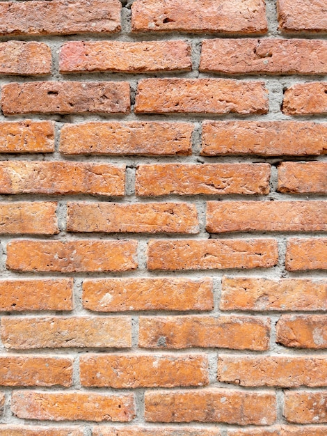 Le mur de briques rouges de la maison de campagne