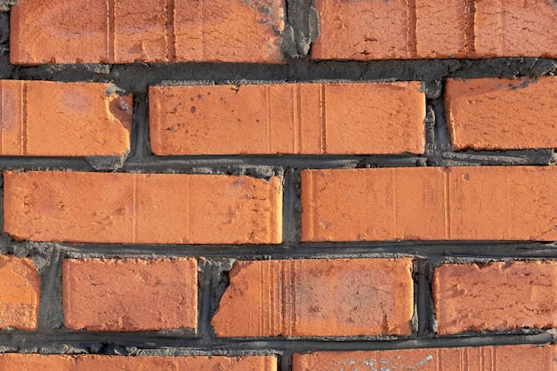 Mur de briques rouges et mortier de ciment