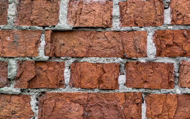 Mur de briques rouges avec peinture verte minable Photo de haute qualité