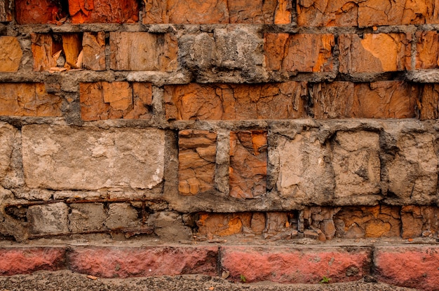 Mur de briques vintage en béton fissuré fond détaillé