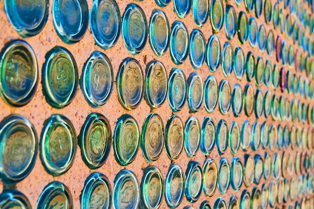 Mur coloré de bouteilles en verre sur la maison dans la ville fantôme de Rhyolite
