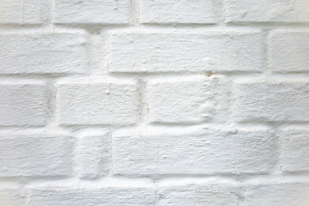 Mur de construction de briques peintes en solution de chaux blanche