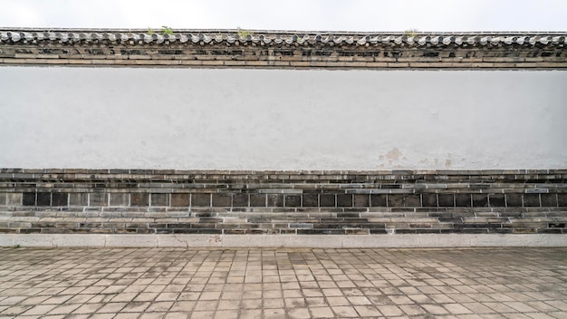 Mur de cour de style chinois carrelage gris mur blanc