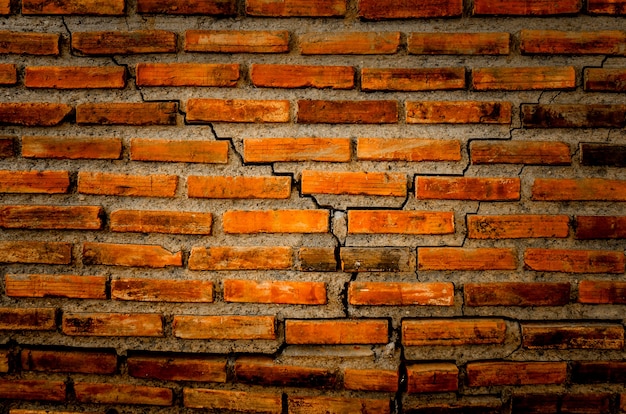 Le mur de crack de fond de brique et de brique, brique de crack rouge et le modèle de mur de brique de crack