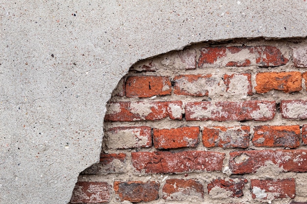 Mur fissuré, fond de brique texturée, brique rouge