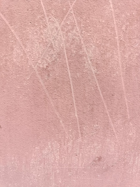 Le mur de la maison est peint en rose, papier peint de la ville.