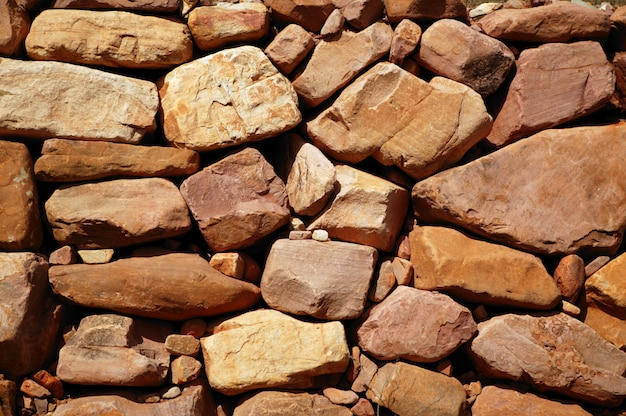 Mur en pierre de maçonnerie dorée du vieux bâtiment