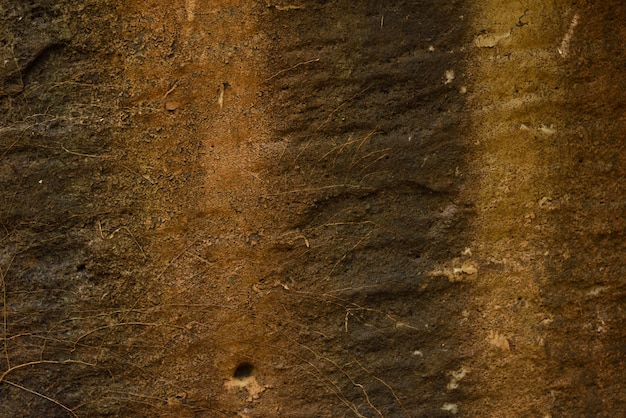 Mur de pierre marron et orange