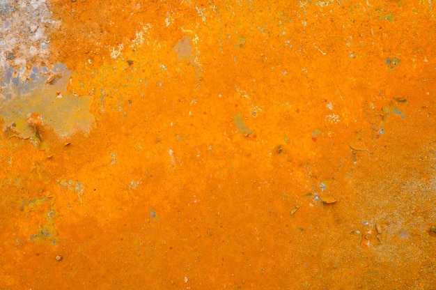 mur avec de la rouille. surface de métal rouillé brun jaune. texture de fer rouillé