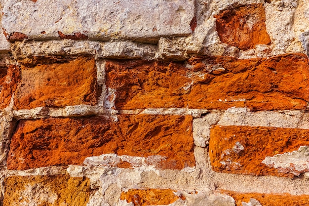 Mur texturé de brique rouge.