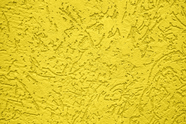 Mur texturé peint en jaune, tendance de couleur