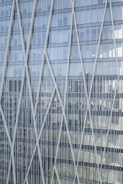 Mur de verre bleu moderne de gratte-ciel, immeuble de bureaux.