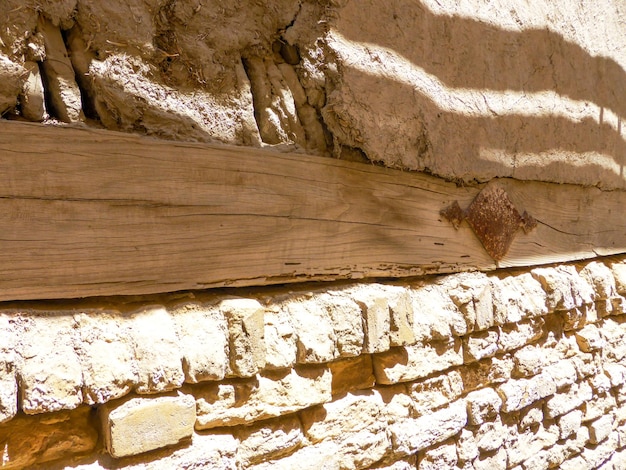 Mur d'une vieille maison d'argile