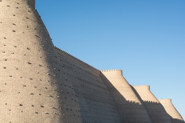 Murs historiques de la forteresse Ark à Boukhara, en Asie centrale