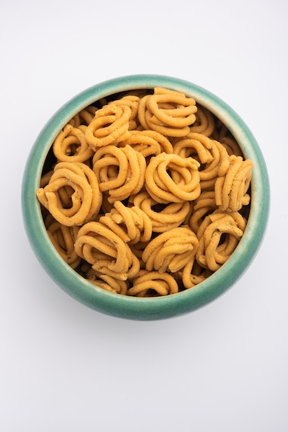 Photo murukku également connu sous le nom de snack végétarien traditionnel indien du sud chakli