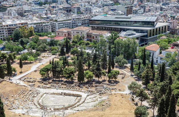 Musée de l'Acropole et théâtre antique de Dionysos vue aérienne Athènes Grèce