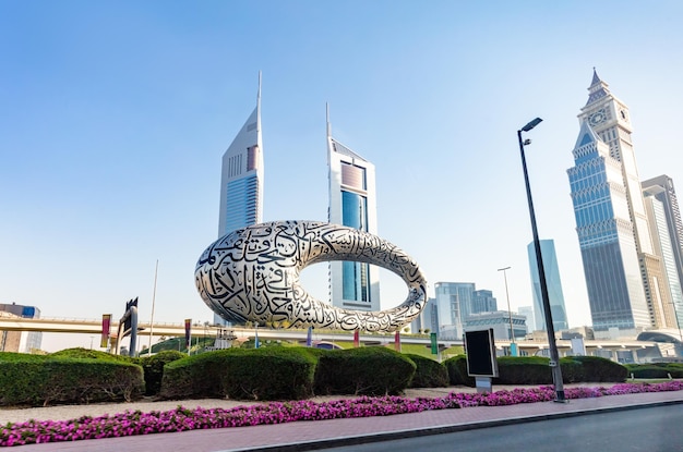 Photo musée du futur dans le centre-ville de dubaï, émirats arabes unis