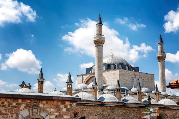 Musée Mevlana Par Une Belle Journée Ensoleillée.