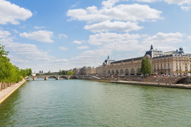 Musée d'Orsay et rivière Sienne, Paris, France