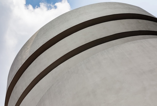 Le musée Solomon R. Guggenheim est le foyer permanent d'une collection en constante expansion d'art impressionniste, postimpressionniste, moderne et contemporain.